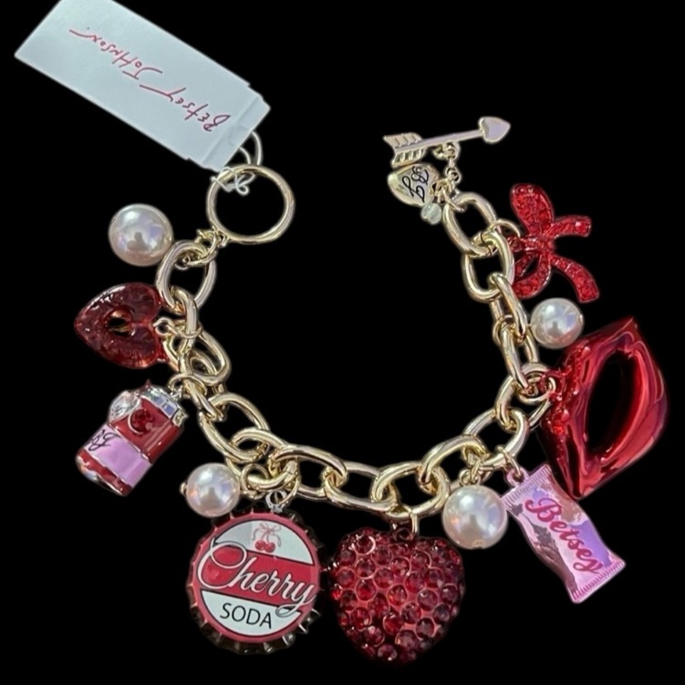 BETSEY JOHNSON Valentine Love Spell Multi-Charm Link Toggle Bracelet NEW NWT - Picture 3 of 5